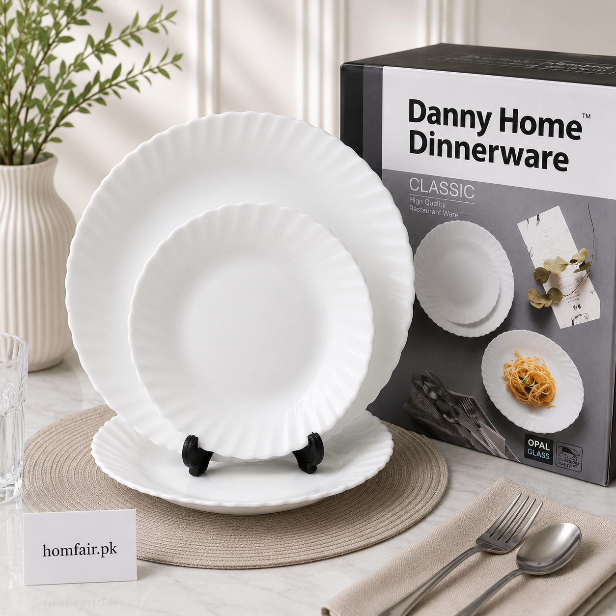 Danny Home Classic White 18-Piece Ceramic Dinner Set