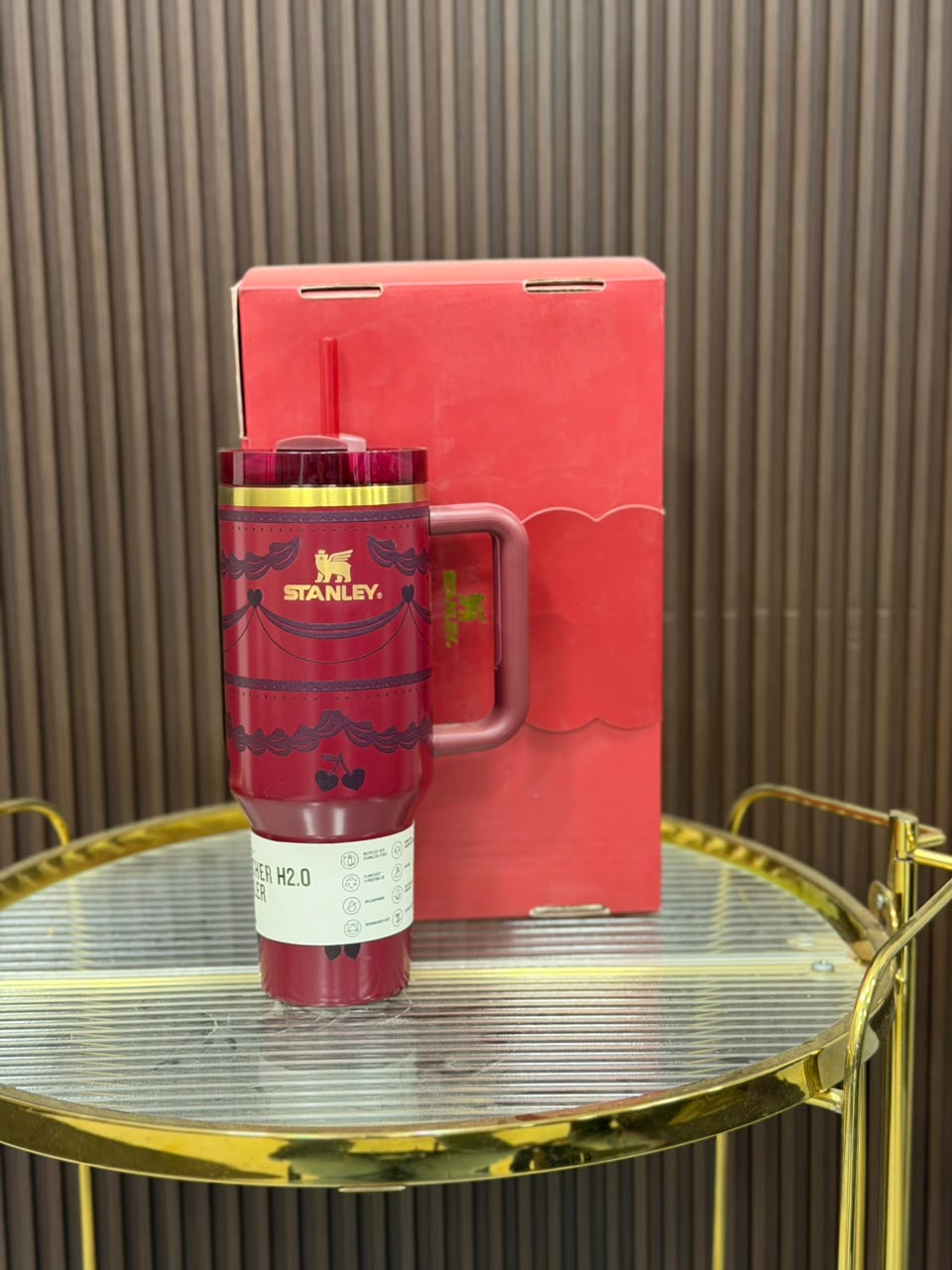 The Valentine’s Day Quencher H2.0 FlowState™ Tumbler 40oz – Red Velvet Cake