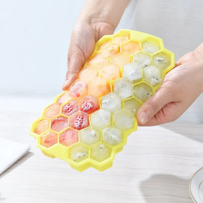 Flexible Honeycomb Silicone Ice Tray with Lid for Easy Ice Making and Storage