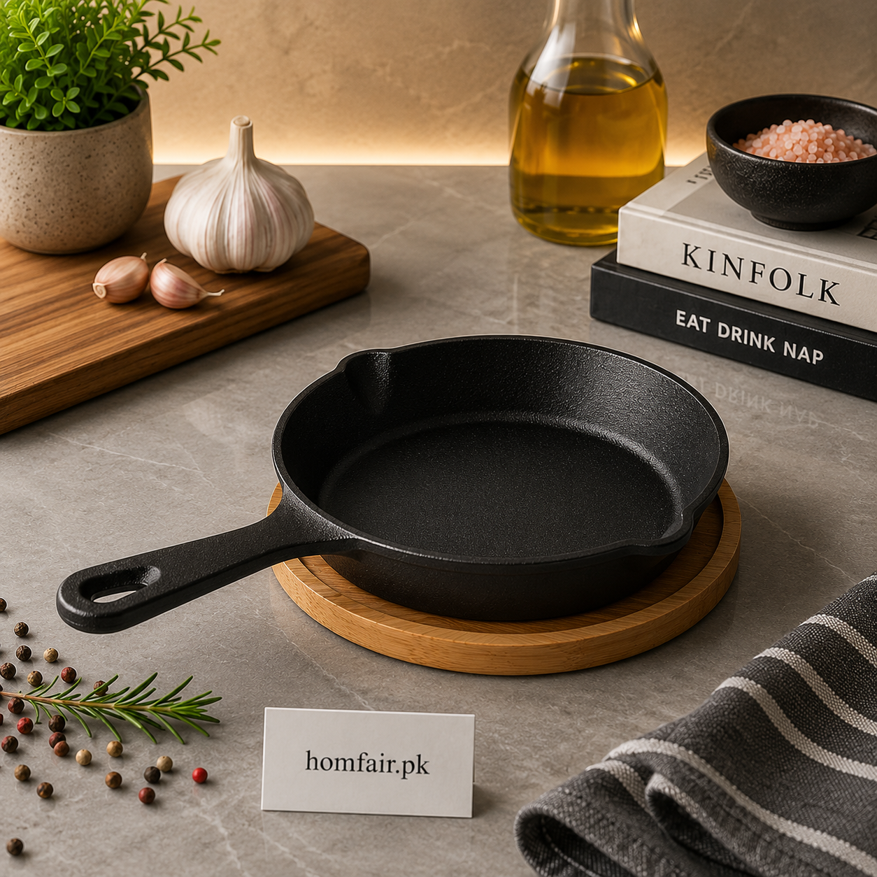 Danny Home Cast Iron Round Skillet with Bamboo Serving Base - 15.5 × 3 cm
