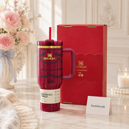 The Valentine’s Day Quencher H2.0 FlowState™ Tumbler 40oz – Red Velvet Cake