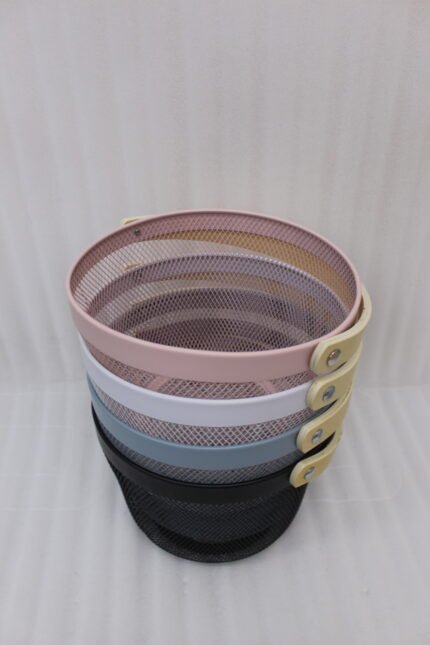 Modern Metal Wire Mesh Basket with Wooden Handle for Kitchen Storage