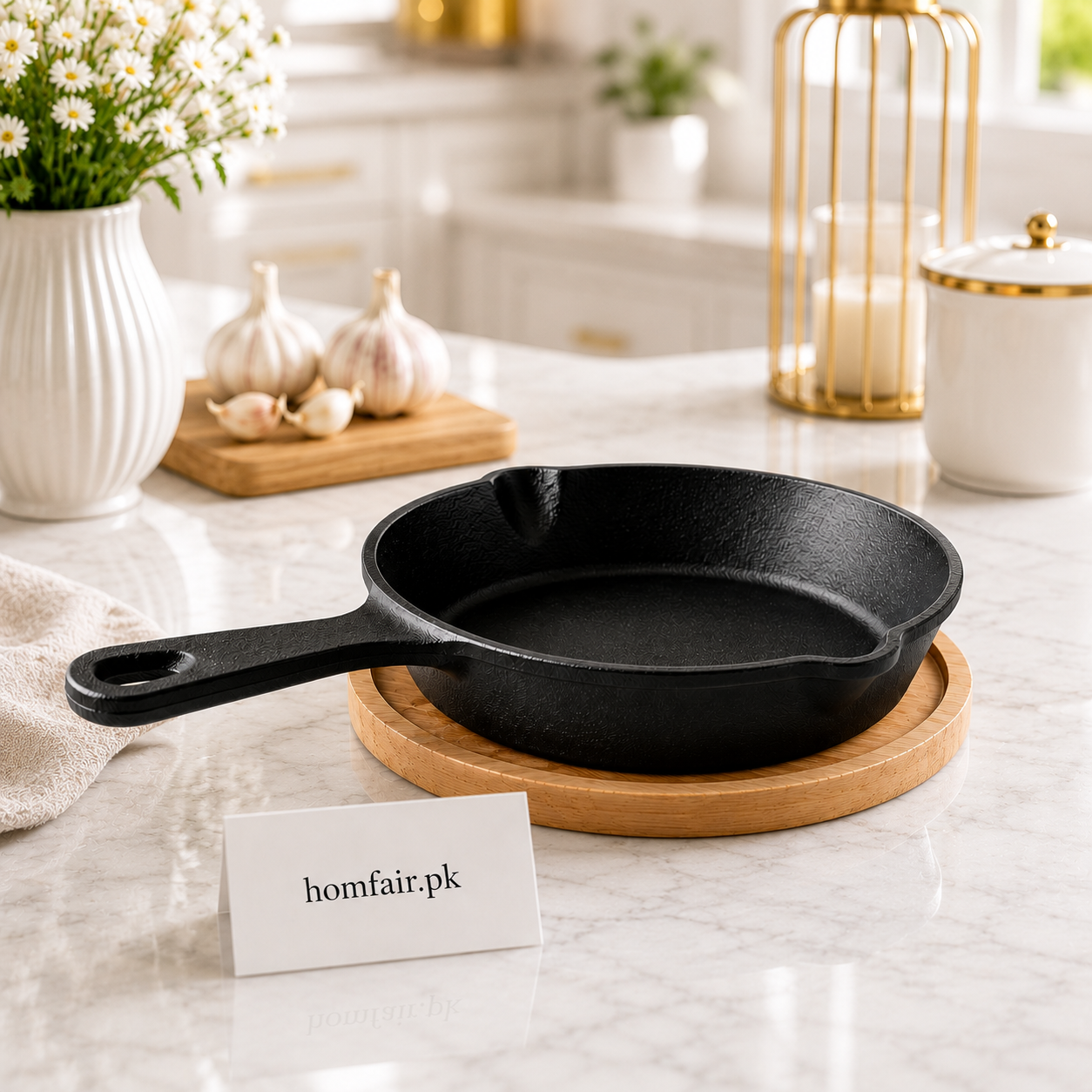 Danny Home Cast Iron Round Skillet with Bamboo Serving Base - 15.5 × 3 cm